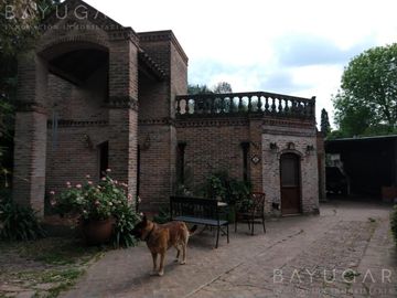 Venta Casa Quinta - Pilar Centro - Con caballerizas