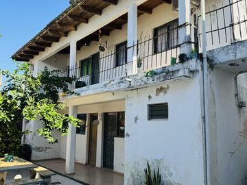 Casa con 9 Departamentos en Colón Venta