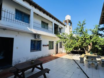 Casa con 9 Departamentos en Colón Venta