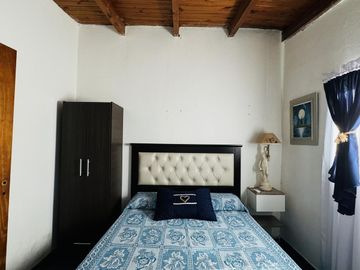 Casa con 9 Departamentos en Colón Venta