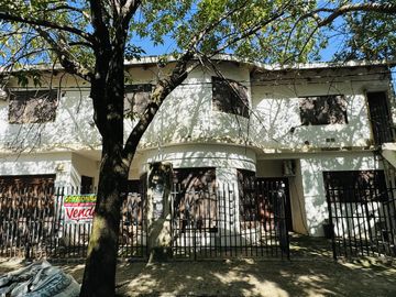 Casa con 9 Departamentos en Colón Venta