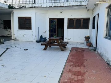 Casa con 9 Departamentos en Colón Venta