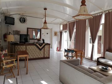 La Cumbre Casa Grande con Departamento en pleno centro