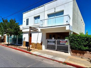 La Cumbre Casa Grande con Departamento en pleno centro