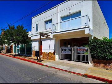 La Cumbre Casa Grande con Departamento en pleno centro