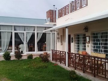 La Cumbre Casa Grande con Departamento en pleno centro