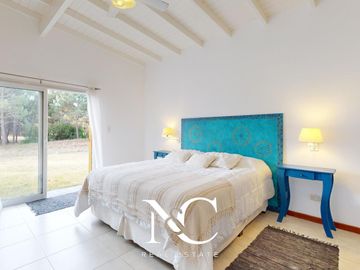 Casa en venta en Costa Esmeralda con fondo libre arbolado