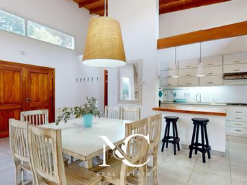 Casa en venta en Costa Esmeralda con fondo libre arbolado