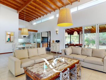 Casa en venta en Costa Esmeralda con fondo libre arbolado