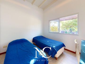 Casa en venta en Costa Esmeralda con fondo libre arbolado