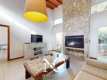 Casa en venta en Costa Esmeralda con fondo libre arbolado