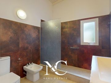 Casa en venta en Costa Esmeralda con fondo libre arbolado