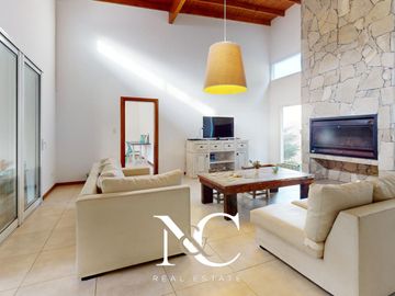 Casa en venta en Costa Esmeralda con fondo libre arbolado