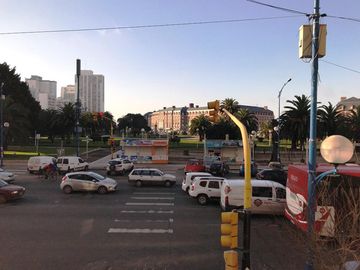 Venta  semipiso 3 Ambientes  c/dependencia - Plaza Colon
