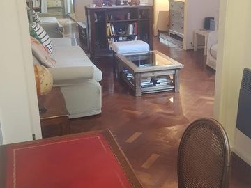Excelente 3 Amb con balcón/ patio interno, 2do piso x escalera al Frente! MUY LUMINOSO!!!