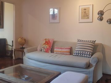 Excelente 3 Amb con balcón/ patio interno, 2do piso x escalera al Frente! MUY LUMINOSO!!!