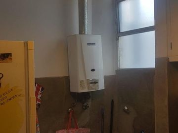 Excelente 3 Amb con balcón/ patio interno, 2do piso x escalera al Frente! MUY LUMINOSO!!!