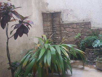 Excelente 3 Amb con balcón/ patio interno, 2do piso x escalera al Frente! MUY LUMINOSO!!!