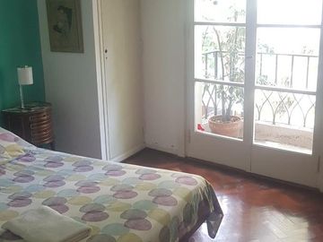 Excelente 3 Amb con balcón/ patio interno, 2do piso x escalera al Frente! MUY LUMINOSO!!!