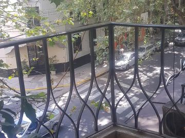 Excelente 3 Amb con balcón/ patio interno, 2do piso x escalera al Frente! MUY LUMINOSO!!!