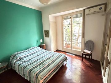 Excelente 3 Amb con balcón/ patio interno, 2do piso x escalera al Frente! MUY LUMINOSO!!!