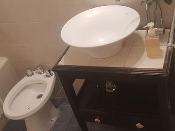 Excelente 3 Amb con balcón/ patio interno, 2do piso x escalera al Frente! MUY LUMINOSO!!!