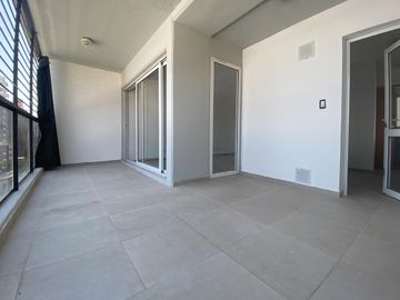 Departamento de dos dormitorios con amenities a una cuadra del rio.