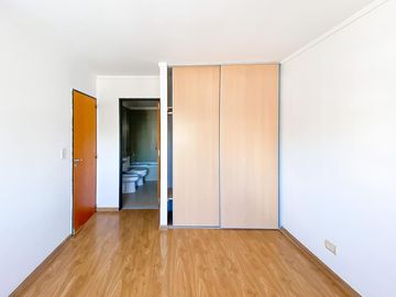 Departamento de dos dormitorios con amenities a una cuadra del rio.