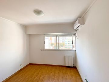 Departamento de dos dormitorios con amenities a una cuadra del rio.