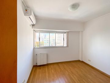 Departamento de dos dormitorios con amenities a una cuadra del rio.