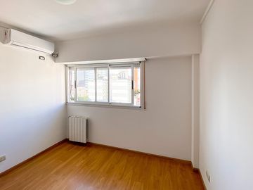 Departamento de dos dormitorios con amenities a una cuadra del rio.