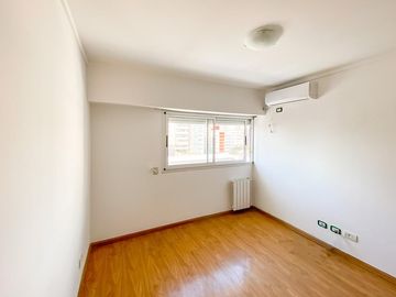 Departamento de dos dormitorios con amenities a una cuadra del rio.