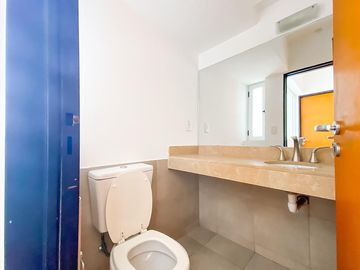 Departamento de dos dormitorios con amenities a una cuadra del rio.