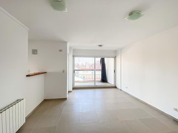 Departamento de dos dormitorios con amenities a una cuadra del rio.