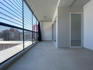 Departamento de dos dormitorios con amenities a una cuadra del rio.