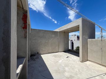 Departamento de tres ambientes tipo Penthouse con parrilla y terraza propia a la venta