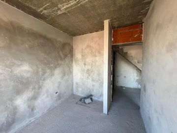 Departamento de tres ambientes tipo Penthouse con parrilla y terraza propia a la venta