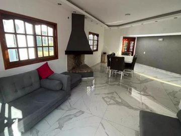 Venta Casa 4 Ambientes con Piscina en Country Aranjuez Escobar
