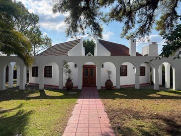 Venta Casa 4 Ambientes con Piscina en Country Aranjuez Escobar