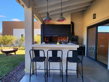 VENTA- Casa de 6 ambientes en Barrio Privado San Felipe, Canning