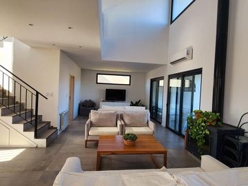 VENTA- Casa de 6 ambientes en Barrio Privado San Felipe, Canning