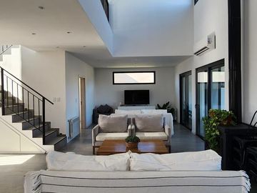 VENTA- Casa de 6 ambientes en Barrio Privado San Felipe, Canning