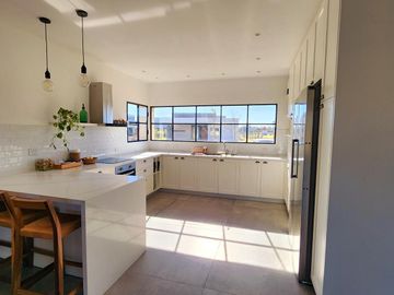 VENTA- Casa de 6 ambientes en Barrio Privado San Felipe, Canning