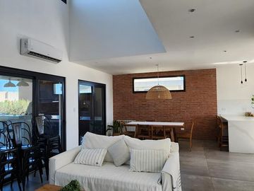 VENTA- Casa de 6 ambientes en Barrio Privado San Felipe, Canning