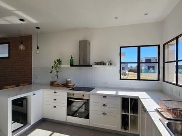 VENTA- Casa de 6 ambientes en Barrio Privado San Felipe, Canning