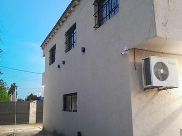 Casa en  en alquiler de 3 dormitorios en La Plata