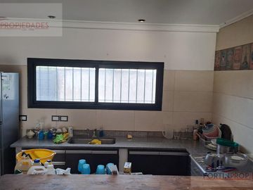 Casa en  en alquiler de 3 dormitorios en La Plata