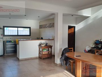 Casa en  en alquiler de 3 dormitorios en La Plata