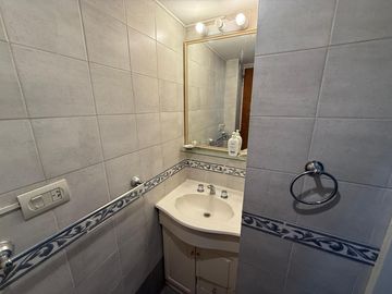EXCELENTE 3 AMBIENTES CON PATIO APTO VIVIENDA Y PROFESIONAL