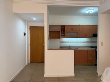 EXCELENTE 3 AMBIENTES CON PATIO APTO VIVIENDA Y PROFESIONAL